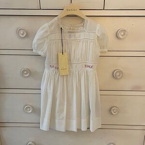 Gucci little girls size 6 White Cotton Girls' Embroidered Smocked Dress NWT